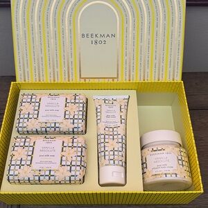 #0677 Beekman 1802 Vanilla Absolute 4 PC Boxed Bodycare Gift Set Full Size